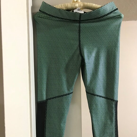 Under Armour Green And Black Leggings Size Medium - Picture 2 of 3